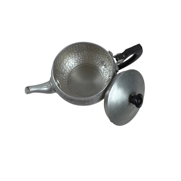 Vintage '50s N C Joseph Ltd. Stratford On Avon J106A Aluminum Hammered Teapot - Picture 4 of 10